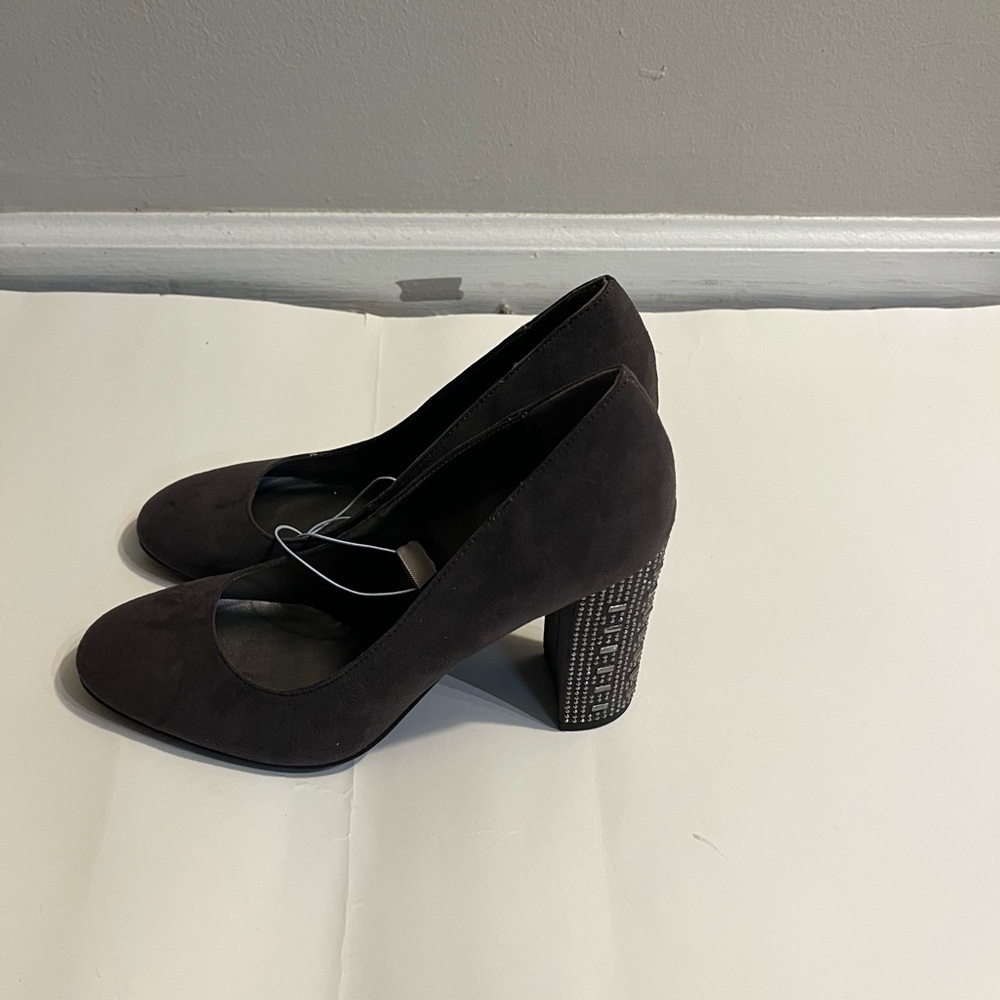 Elegant Gray Women's Heels Make An Offer